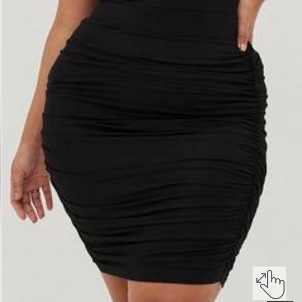 Torrid 5 Super Soft ruched skirt